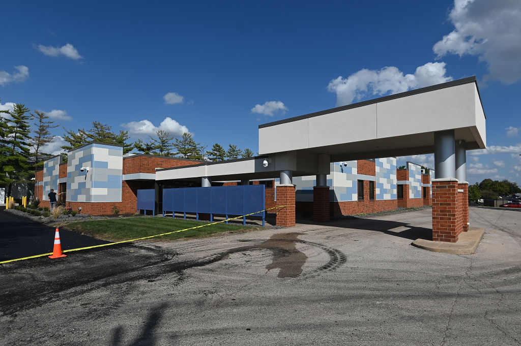 Planned Parenthood To Open Large New Clinic In Illinois Across River From St. Louis, Missouri